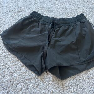 Lululemon hotty hot army green Shorts 8 tall dark olive